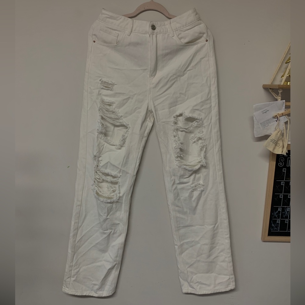 Women’s white straight leg ripped jeans